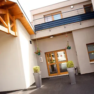 lauberge-du-rhone.hotels-rhonealpes.com/
